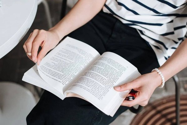 Un bracelet pour femme : comment le porter ?
