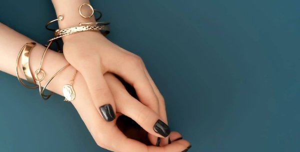 Quel type de bijou s'accorde avec votre bracelet cordon en or ?